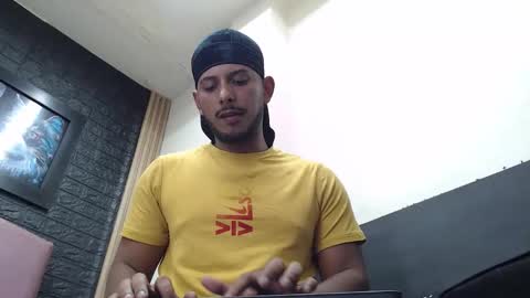 Snapshot of chris_dick2 chatting on October 18, 7:02 am chris_dick2 online show from October 18, 7:02 am