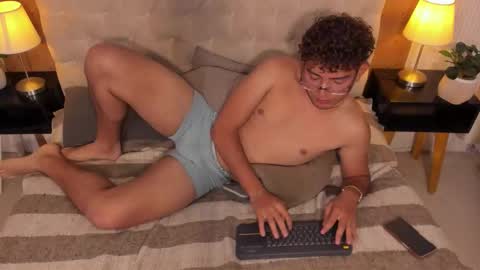 Chris Quartz online show from October 16, 5:26 am