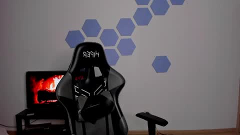 Chris Tyson online show from April 25, 10:18 pm