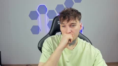 Chris Tyson online show from December 21, 8:21 pm