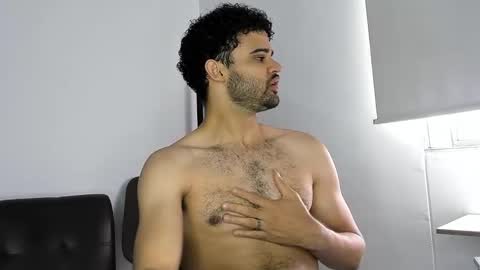 Im Chirs IM MODEL INDEPENDT online show from November 11, 3:06 pm