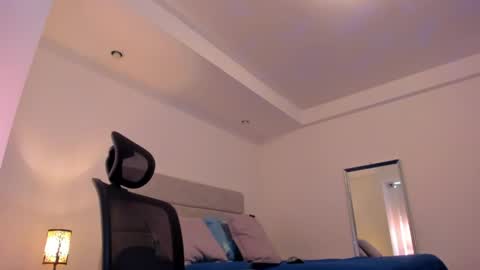 chrismorgan24 online show from April 16, 9:39 pm