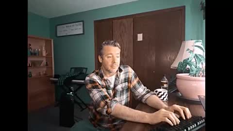 chrisw8121 online show from April 19, 12:10 am