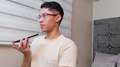 Chrix  online show from November 17, 7:28 pm