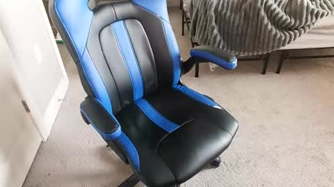 Snapshot of chuck0781 chatting on January 10, 4:51 pm chuck online show from January 10, 4:51 pm