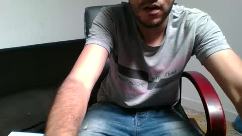 Snapshot of clickeame chatting on October 1, 2:21 pm clickeame online show from October 1, 2:21 pm