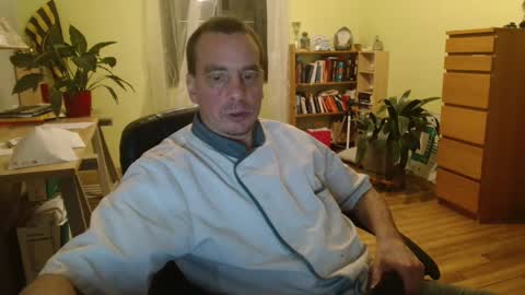 Snapshot of clouplefun chatting on December 9, 4:23 am clouplefun online show from December 9, 4:23 am