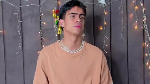 Cody Pipper online show from December 19, 3:40 am