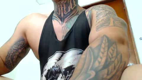 Snapshot of colombian_monster_cock chatting on December 11, 5:44 am camilo online show from December 11, 5:44 am