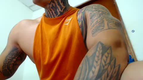 Snapshot of colombian_monster_cock chatting on December 14, 5:40 am camilo online show from December 14, 5:40 am