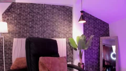 Connor Smith online show from February 5, 8:05 pm