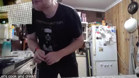 Snapshot of cookieliquor chatting on September 15, 9:16 pm Cookie - I do cooking streams occasionally. Next stream online show from September 15, 9:16 pm
