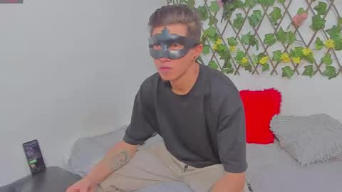 couple_2533 online show from February 11, 10:53 am