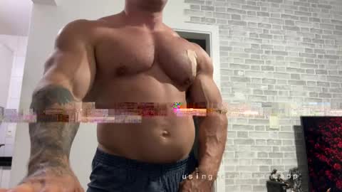 couplemuscle40 online show from May 5, 12:01 am