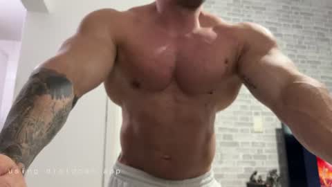 couplemuscle40 online show from July 7, 6:22 pm