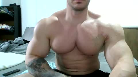 couplemuscle40 online show from September 22, 11:43 am