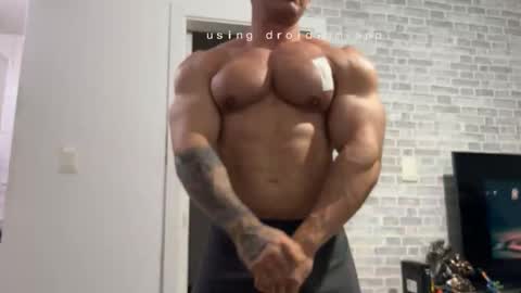 couplemuscle40 online show from December 14, 11:56 pm