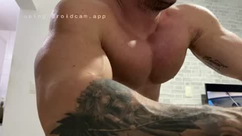 couplemuscle40 online show from July 2, 2:10 am