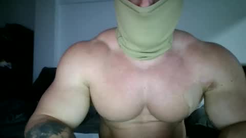 couplemuscle40 online show from September 20, 1:27 am