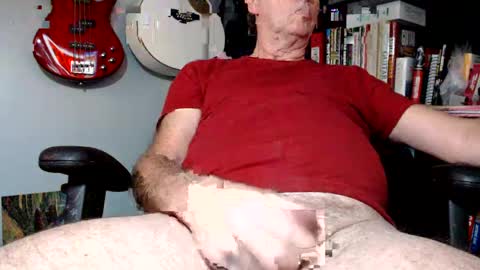 Snapshot of cozycanuck chatting on February 11, 8:15 am CozyCanuck online show from February 11, 8:15 am