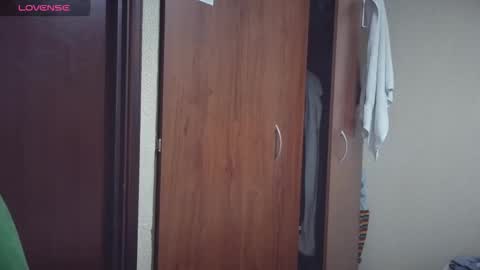 cris2428 online show from January 15, 2:48 am