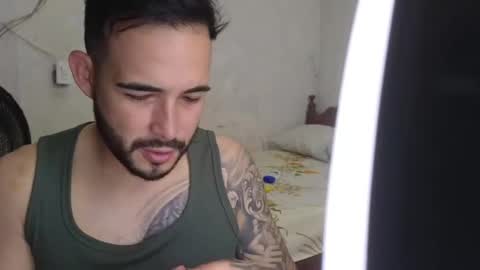 Snapshot of cris_simons chatting on March 6, 12:00 am cris_simons online show from March 6, 12:00 am