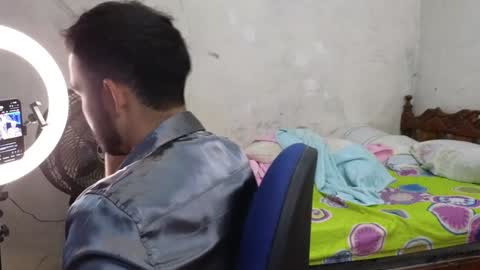 Snapshot of cris_simons chatting on December 31, 3:34 am cris_simons online show from December 31, 3:34 am