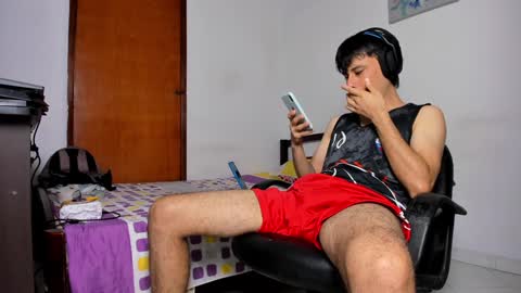 Snapshot of cristian_ortiz_1 chatting on January 24, 11:34 pm Cristian online show from January 24, 11:34 pm