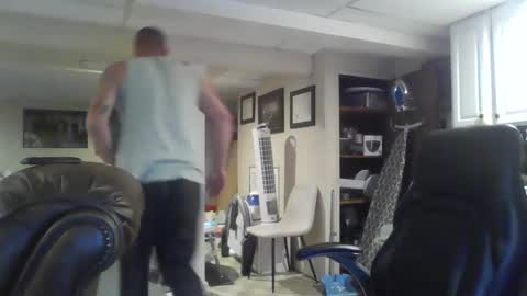 Snapshot of crm400 chatting on September 24, 12:32 am billybasement online show from September 24, 12:32 am