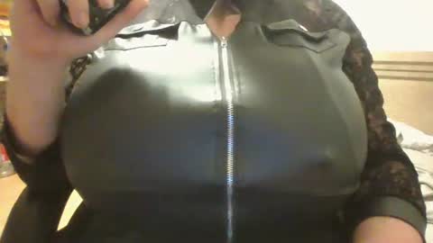 crossdresser240299 online show from February 17, 1:37 am