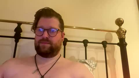 crouchendtiger online show from November 21, 12:42 am