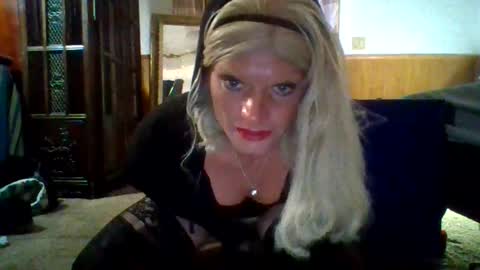 cumlovinsissygurl online show from October 20, 5:50 pm