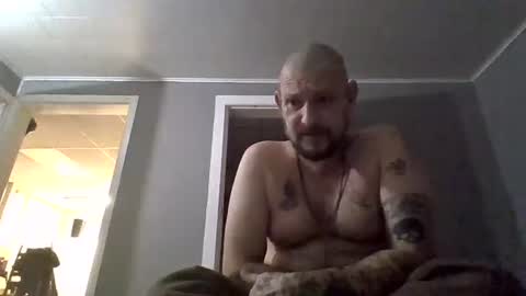 Snapshot of cuntreeboy68 chatting on December 16, 4:02 am Bash online show from December 16, 4:02 am