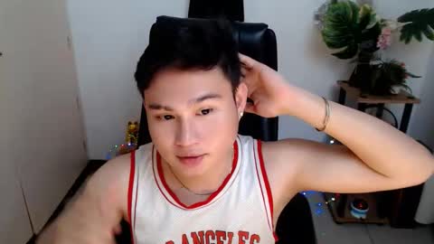 cuteasianlee online show from December 21, 10:12 am
