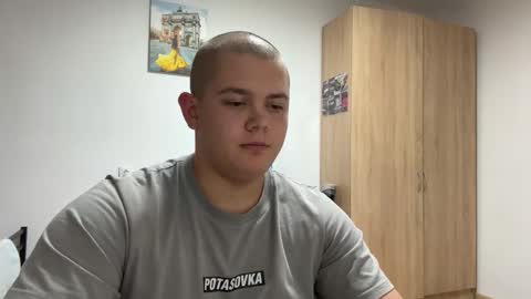 Snapshot of cutebutnaughty_ chatting on October 6, 6:23 pm Alex online show from October 6, 6:23 pm