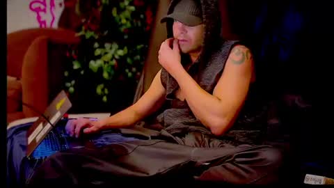 Cyrus DeLux online show from May 27, 10:18 pm