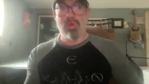 d4ddy858 online show from April 1, 8:17 pm