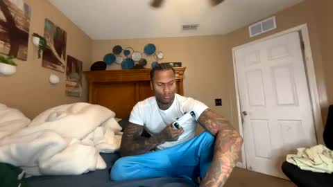 Snapshot of daddyjanimal chatting on February 5, 5:53 pm sexy tatted king bbc online show from February 5, 5:53 pm