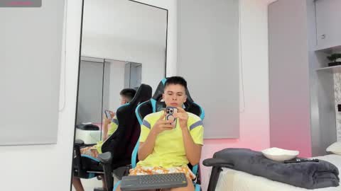 Snapshot of daddyrich4u chatting on October 6, 12:15 am daddyrich4u online show from October 6, 12:15 am