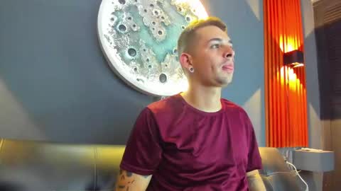 Snapshot of damian__oliver chatting on December 7, 2:53 am Damian Oliver online show from December 7, 2:53 am