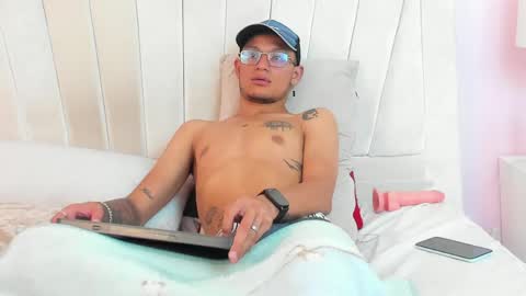 Damian Garcia online show from May 22, 3:00 am