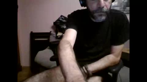 Snapshot of damianour chatting on October 17, 9:02 am damianour online show from October 17, 9:02 am