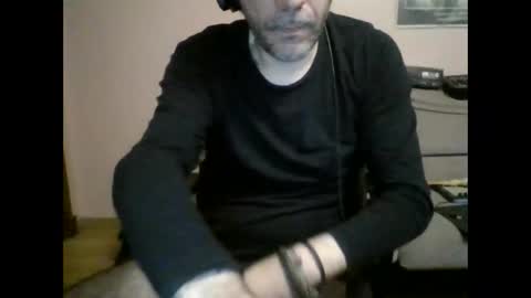 Snapshot of damianour chatting on March 7, 6:54 pm damianour online show from March 7, 6:54 pm