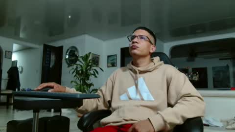 damyan_2003 online show from March 9, 4:28 am