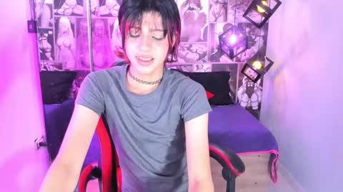 D A N online show from December 4, 12:50 am