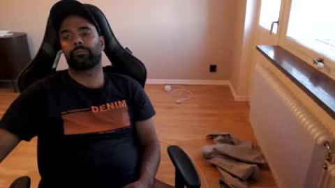 dan_the_man43 online show from April 24, 6:21 pm