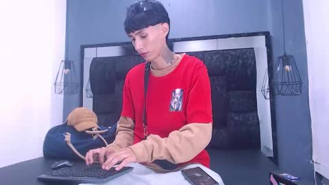 Snapshot of daniel_delux_ chatting on October 20, 3:32 am Daniel Delux online show from October 20, 3:32 am