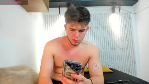 Snapshot of danielclarton chatting on January 12, 12:49 am DANIEL online show from January 12, 12:49 am
