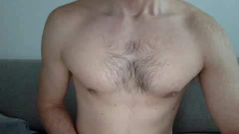 Snapshot of danishguysdicks chatting on February 14, 7:28 am Buzzy online show from February 14, 7:28 am