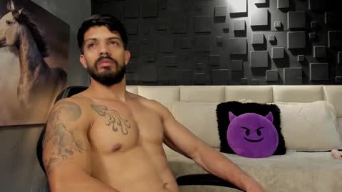 Snapshot of dann_saenz chatting on February 5, 4:15 pm Dann saenz online show from February 5, 4:15 pm